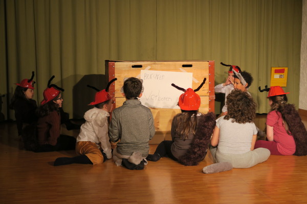 Theater aus dem Bilderbuch: Wölfe und Ameisen